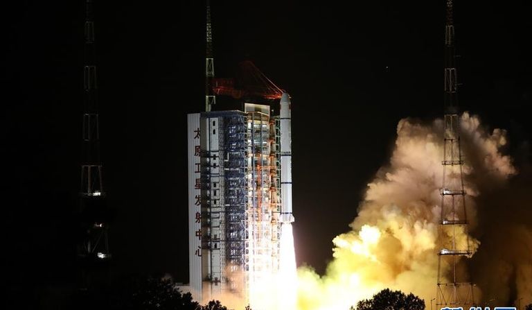 الصين تطلق بنجاح قمرا صناعيا جديدا