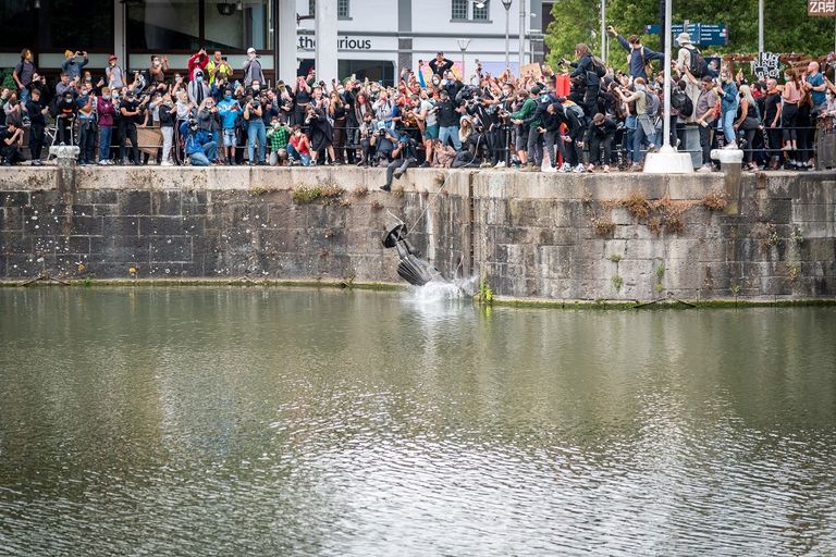 تمثال تاجر الرقيق إدوارد كولستن