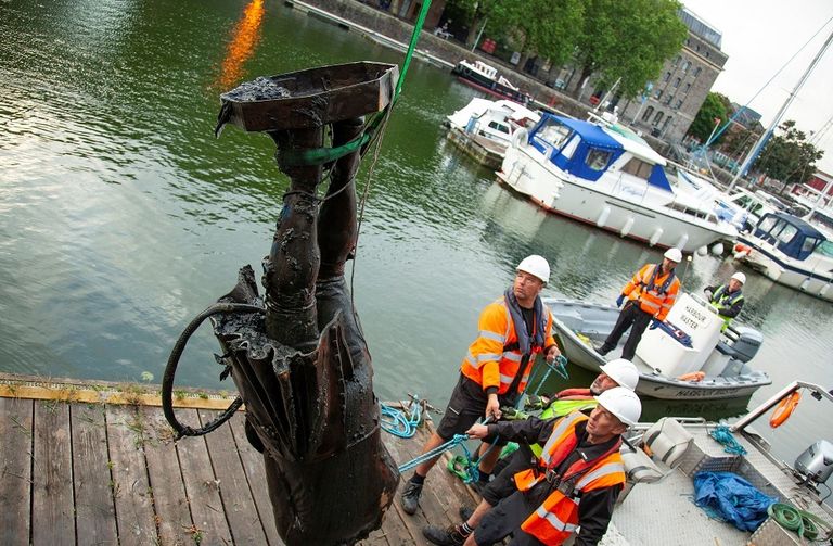 تمثال تاجر الرقيق إدوارد كولستن