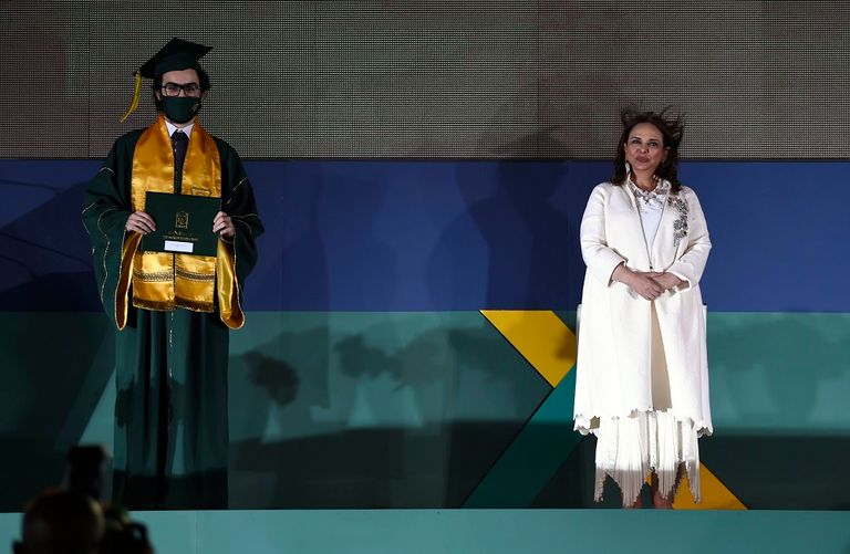 الحفل شهد إطلاق ألعاب نارية في السماء