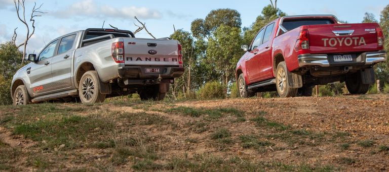 شاحنتا Toyota HiLux وFord Ranger