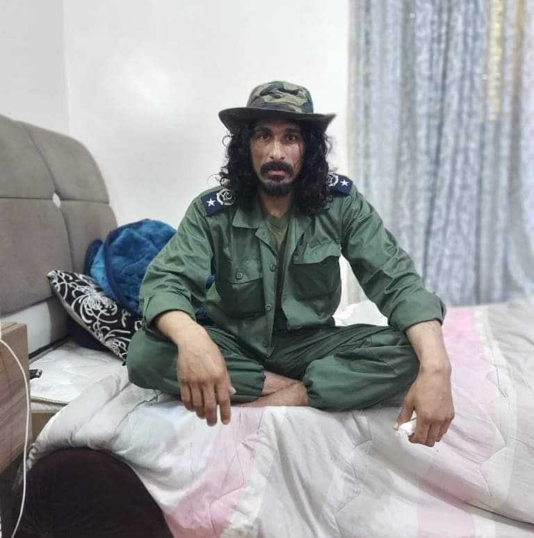 الداعشي السوري المرتزق غليص جنّاب يرتدي زيا برتبة عميد