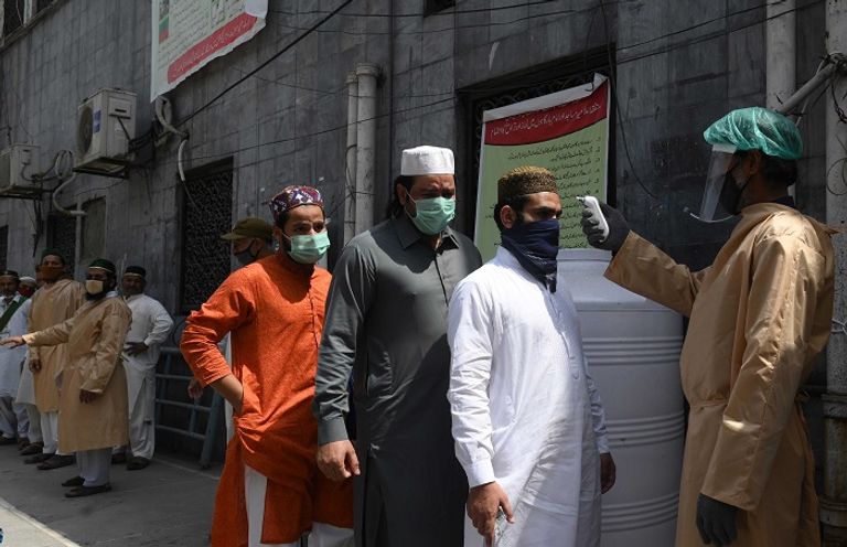 مسافرة في مطار تونس