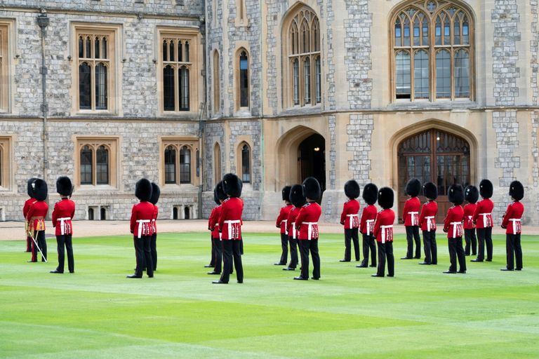 الملكة إليزابيث في قصر قلعة ويندسور