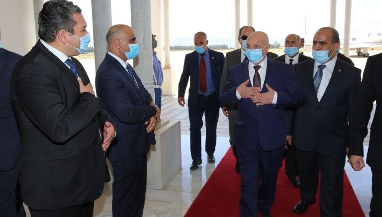 جانب من اسقبال الرئيس الجزائري لرئيس مجلس النواب الليبي بالقصر الجمهوري