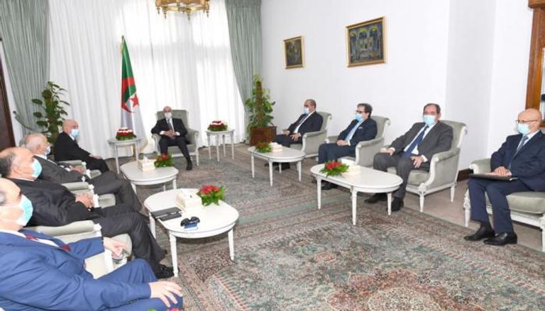 جانب من اسقبال الرئيس الجزائري لرئيس مجلس النواب الليبي بالقصر الجمهوري
