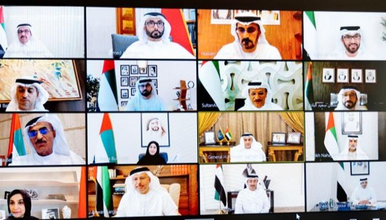 عقد مجلس الوزراء الإماراتي بتقنية الاتصال المرئي 