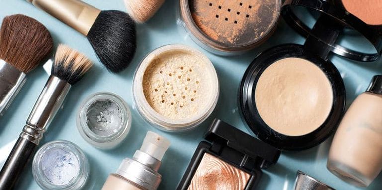 مستحضرات التجميل قد تحتوي على مواد كيميائية خطيرة