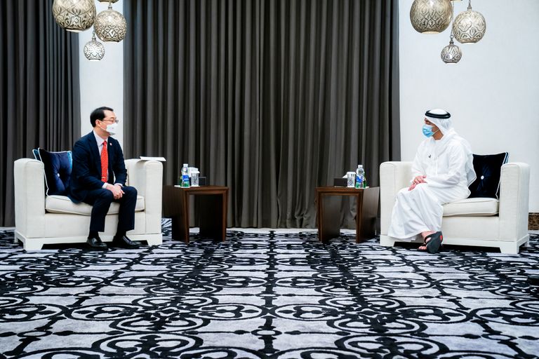 رسالة لمحمد بن زايد من الرئيس الكوري الجنوبي يتسلمها عبدالله بن زايد