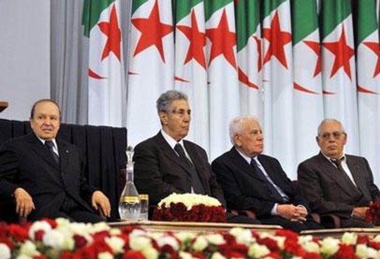 لقاء زروال بثلاثة رؤساء جزائريين سابقين للمرة الأولى في 2010 الرئيس الجزائري الأسبق اليامين زروال - أرشيفية