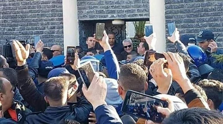 مظاهرة شعبية مطالبة بعودة زروال إلى الحكم الرئيس الجزائري الأسبق اليامين زروال - أرشيفية