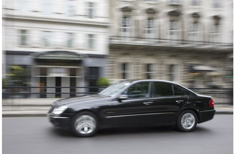 سيارة صيانة السيارة ضمن الأخطاء