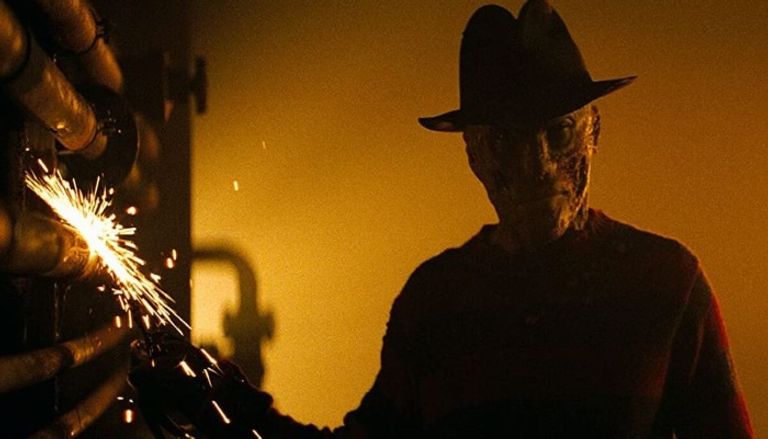 مشهد من فيلم A Nightmare On Elm Street (كابوس شارع إيلم) مشاهد من أبرز أفلام الرعب المستمدة من الواقع