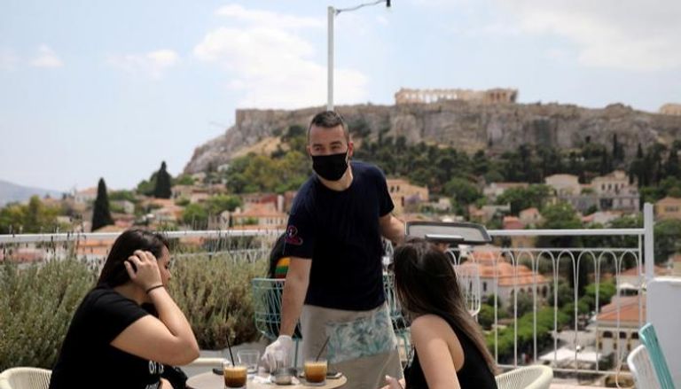 إعادة فتح المطاعم في أثينا - رويترز
