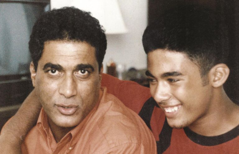 الفنانان الراحلان أحمد زكي وابنه هيثم