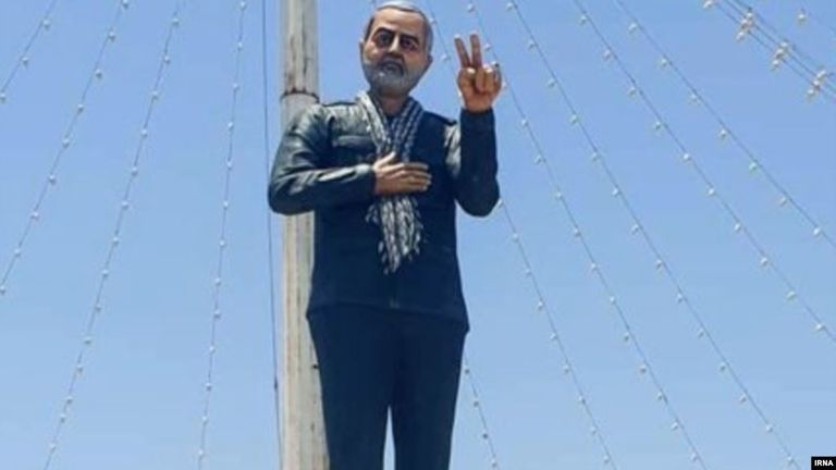 تمثال قاسم سليماني مثار الجدل بمحافظة كرمان