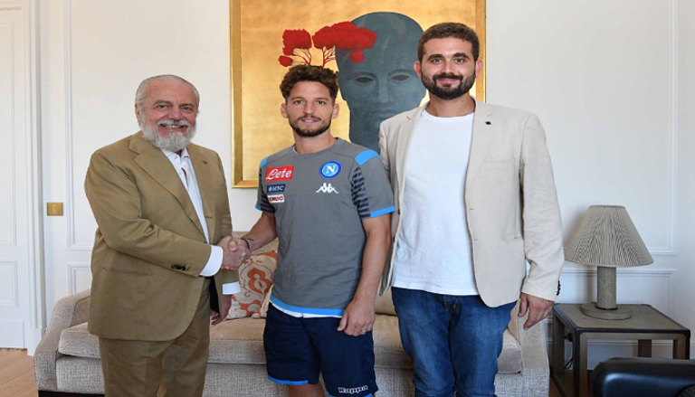 البلجيكي درايس ميرتينز لاعب نابولي الإيطالي البلجيكي درايس ميرتينز لاعب نابولي الإيطالي
