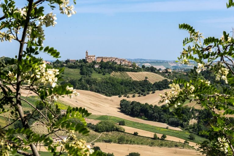 قرية بيتريتولي الإيطالية