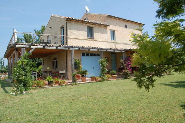 قرية بيتريتولي الإيطالية