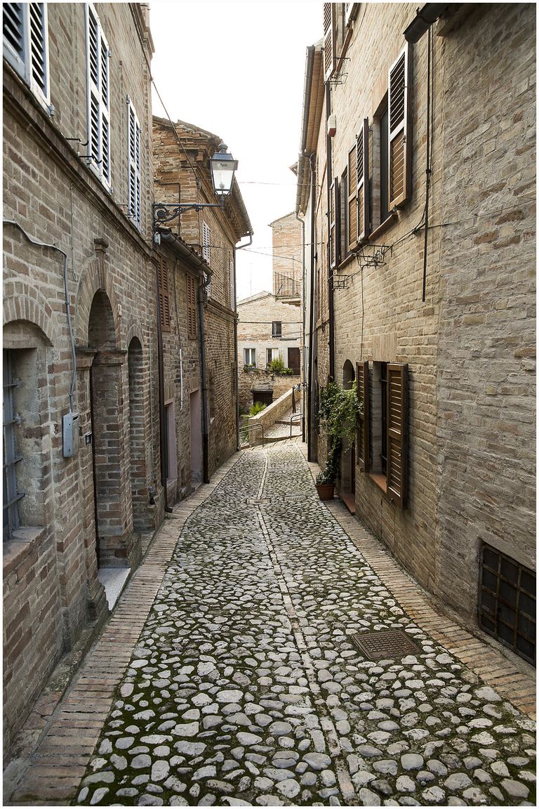 قرية بيتريتولي الإيطالية