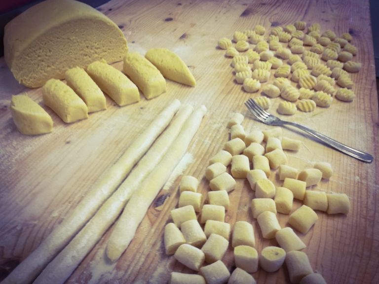 قرية بيتريتولي الإيطالية