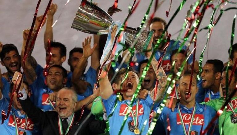 نابولي يحتفل بالفوز ببطولة كأس السوبر الإيطالي عام 2014