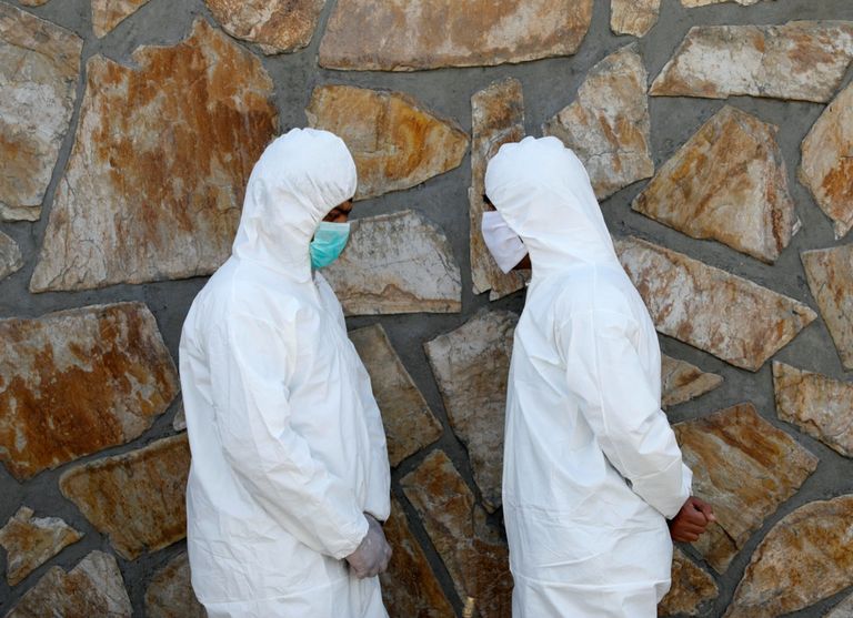 طوابير لإجراء فحص كورونا في بكين