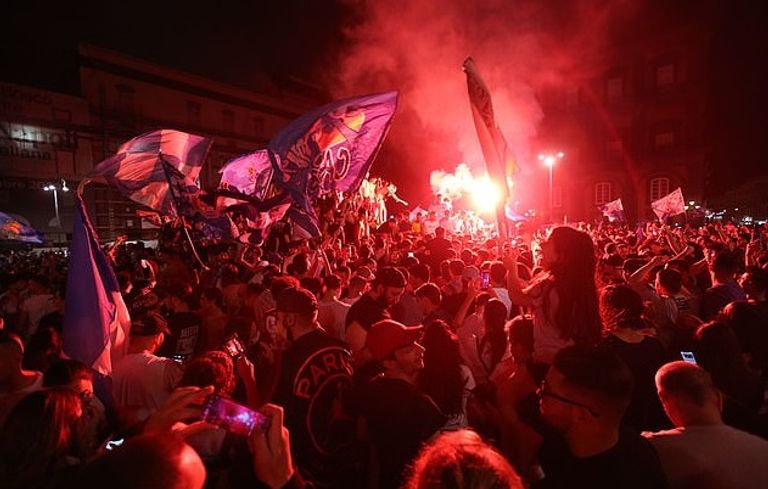 تتويج فريق نابولي