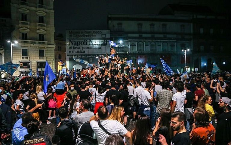 تتويج فريق نابولي