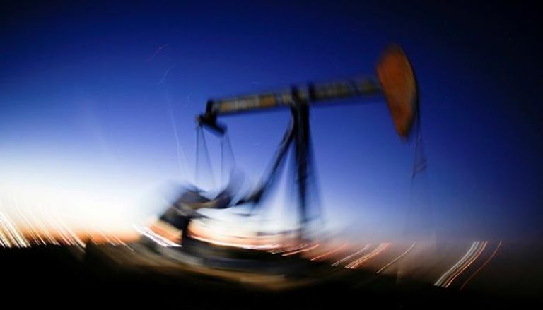 رافعة ضخ النفط الخام في حوض بيرميان بولاية تكساس - رويترز