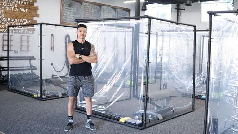 حجرات بلاستيكية لممارسة التمارين الرياضية في كاليفورنيا