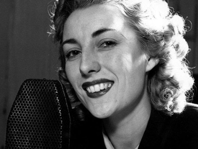 المغنية البريطانية فيرا لين