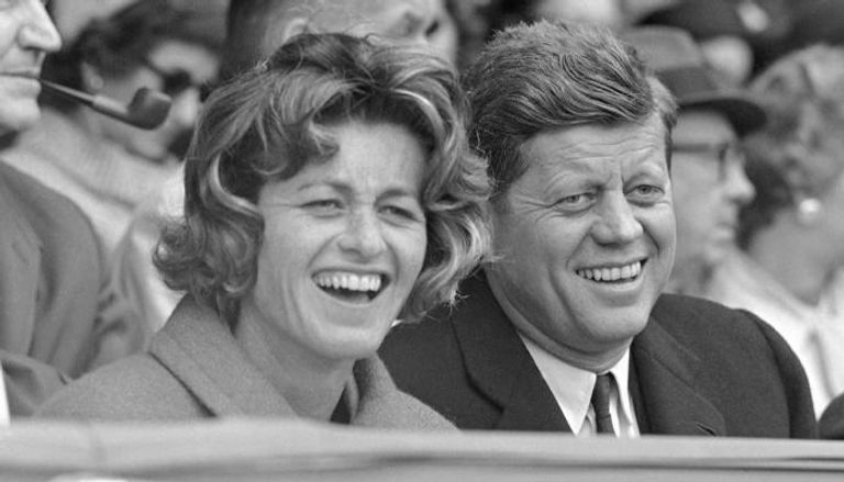 الرئيس الأمريكي الراحل جون إف. كينيدي وشقيقته جين