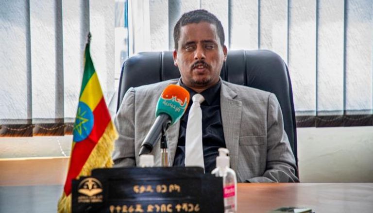 فقادو سجا مدير إدارة الجرائم العابرة للحدود بإثيوبيا اسلحة مهربة إلى إثيوبيا تم ضبطها قبل دخول البلاد