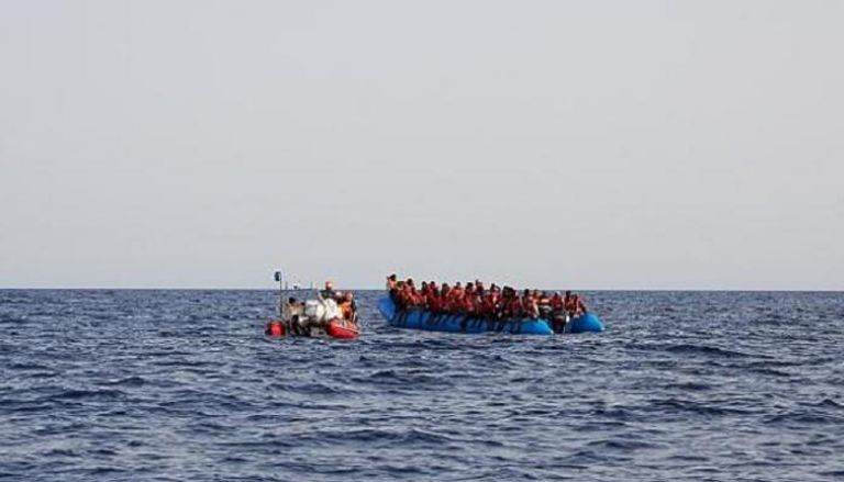 مهاجرون غير شرعيون في عرض البحر المتوسط - أرشيفية