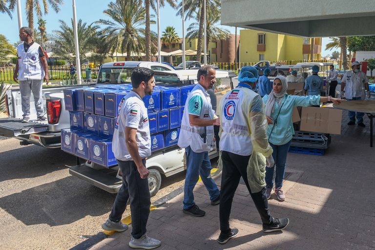 بكين تجري اختبارات لأفراد توصيل الطعام والطرود