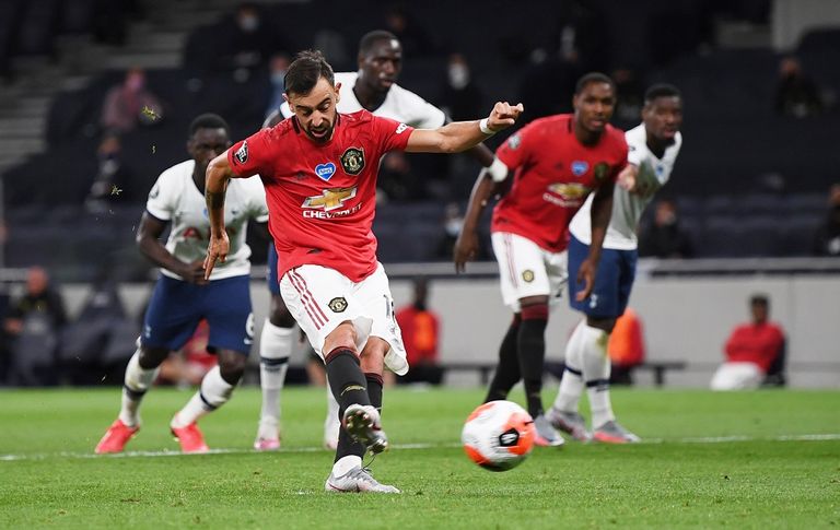 تصويب ركلة جزاء من لاعب مانشستر يونايتد