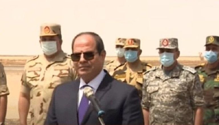 الرئيس عبدالفتاح السيسي خلال تفقده الوحدات المقاتلة بالمنطقة الغربية 