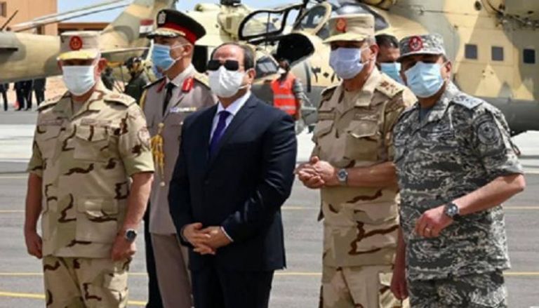 الرئيس المصري خلال زيارته للمنطقة الغربية العسكرية