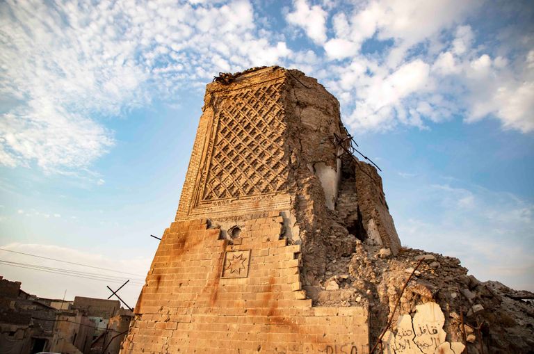 مئذنة الجامع النوري في الموصل خلال عملية الترميم