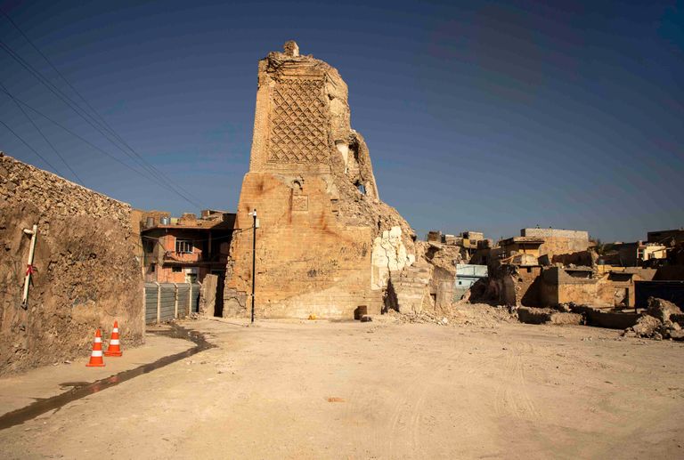 مئذنة الجامع النوري في الموصل خلال عملية الترميم