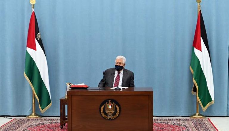 الرئيس الفلسطيني خلال ترؤس اجتماع مركزية 