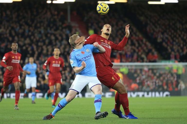 سيتي وليفربول فان ديك في إحدى مواجهات ليفربول لمانشستر سيتي