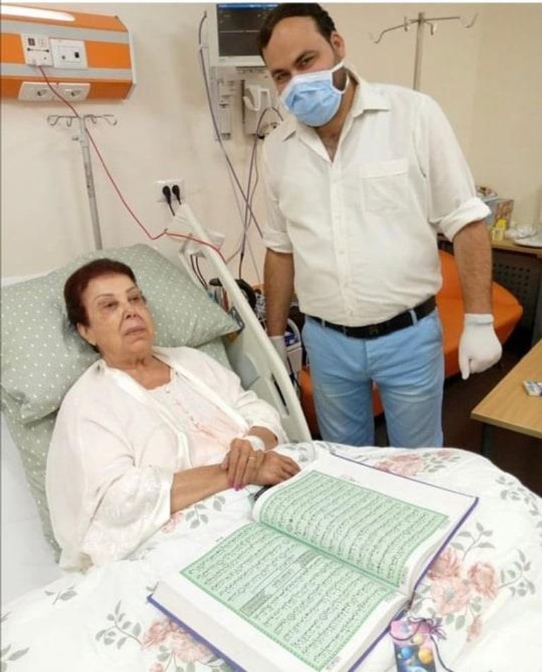 الفنانة المصري رجاء الجداوي من مستشفى العزل في محافظة الإسماعيلية للعلاج من فيروس كورونا المستجد