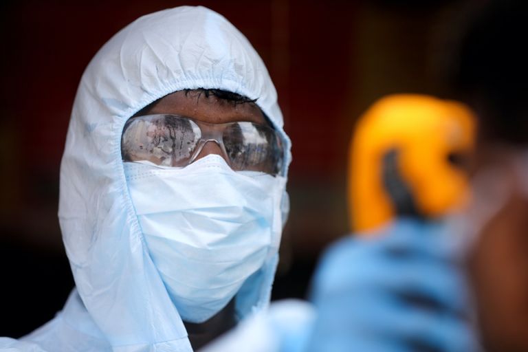 دونالد ترامب خلال تنظيم أول تجمع انتخابي في قاعة مغلقة