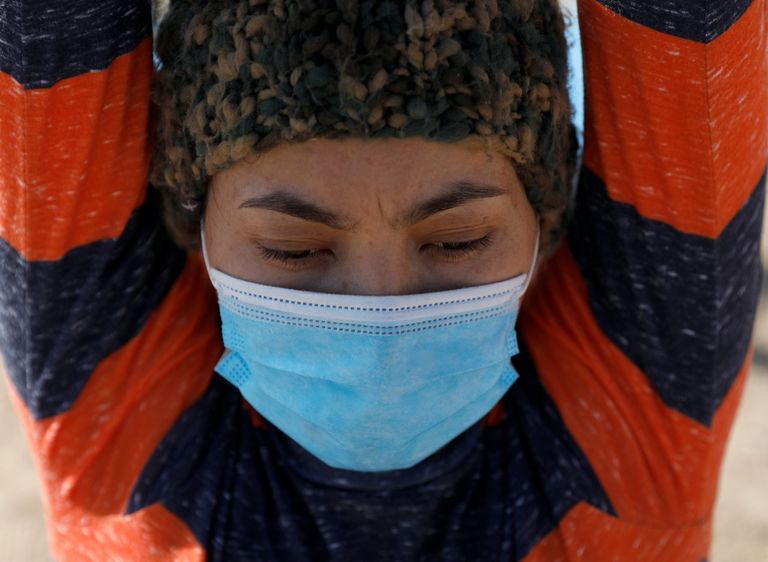 دونالد ترامب خلال تنظيم أول تجمع انتخابي في قاعة مغلقة