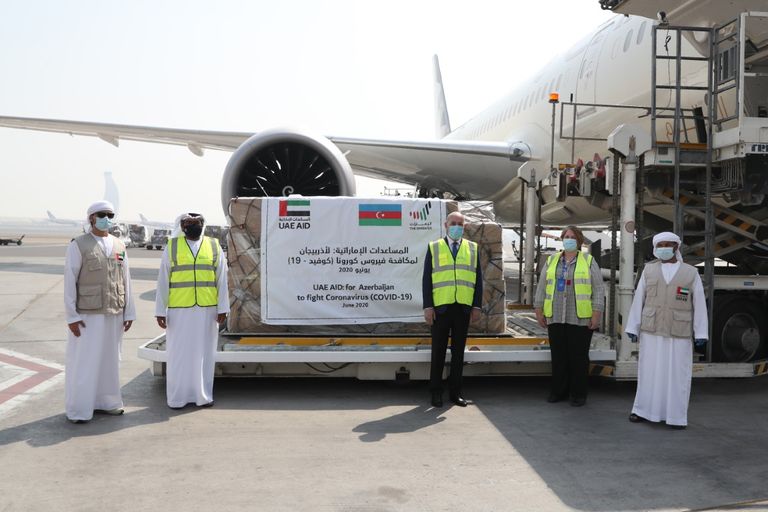 الإمارات ترسل طائرة مساعدات إلى أذربيجان لمكافحة كورونا