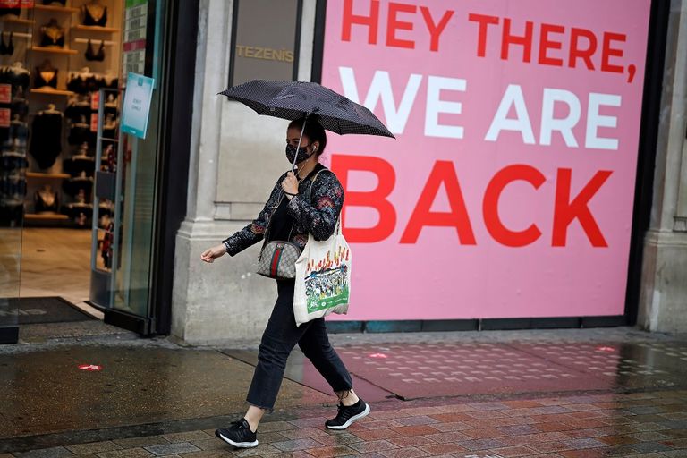  فتح بعض متاجر التجزئة في لندن - أ ف ب