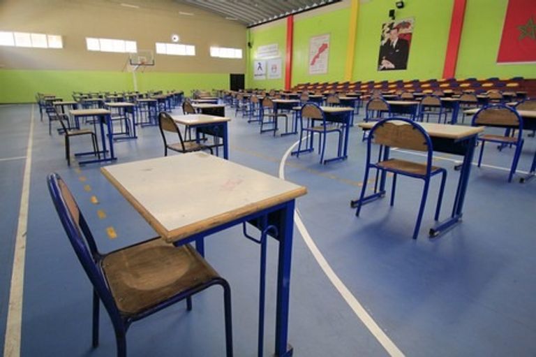 تجهيز قاعة مغطاة في المغرب لامتحانات البكالوريا