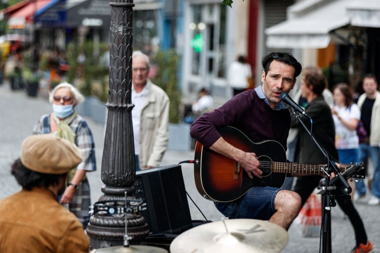 الفرنسيون يتجاهلون التدابير الوقائية